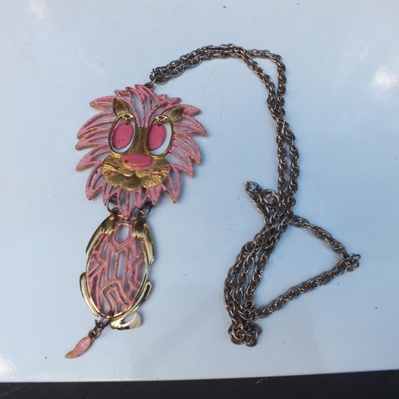 Large Pink Color Lion Pendant, Alloy with Moving Eyes, Signed Alan Jewelry - Picture 5 of 7